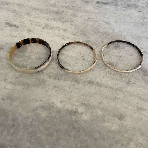 NWOT Set of 3 Natural Horn Bangle Bracelets - Picture 3 of 7